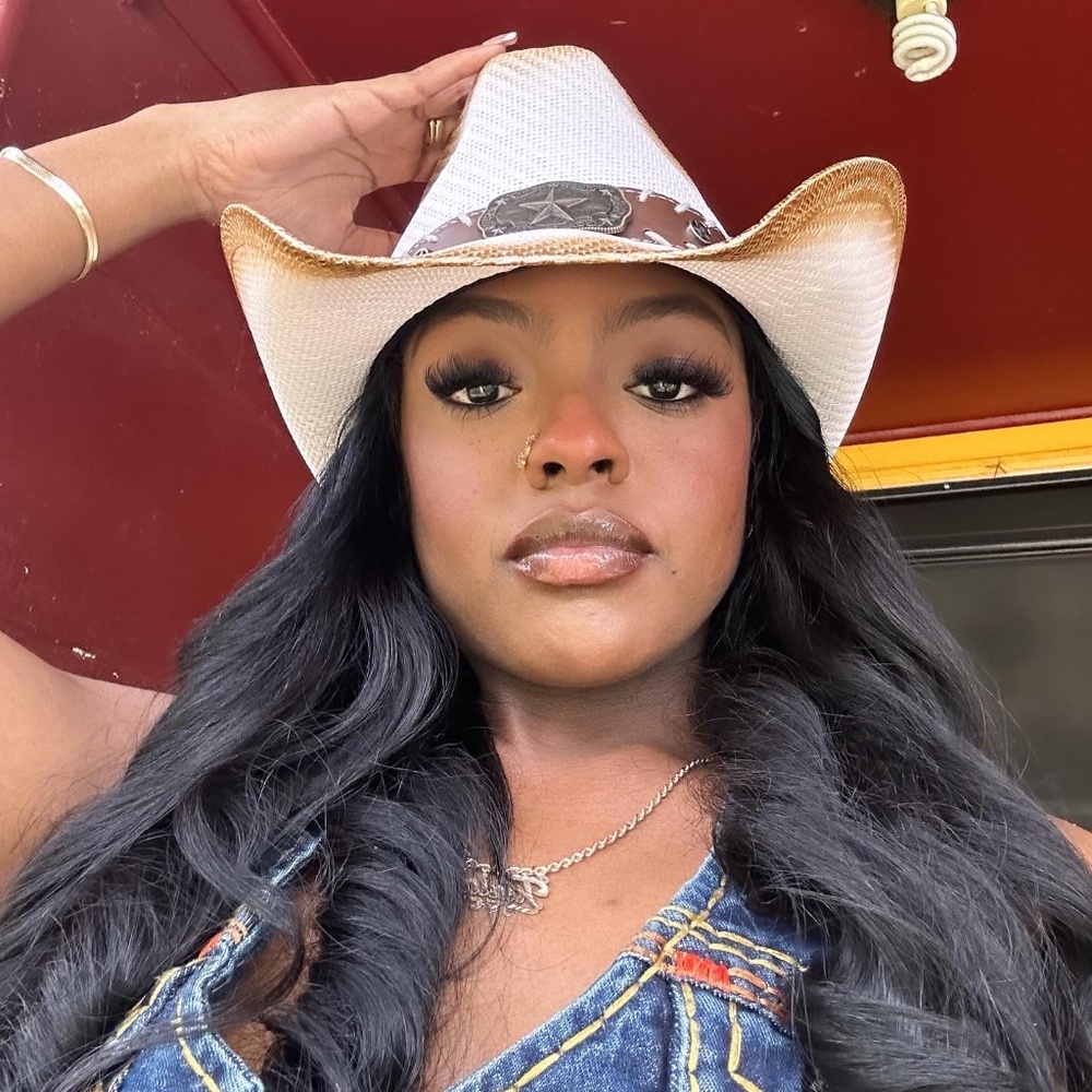 Meet your Posher, Taniah